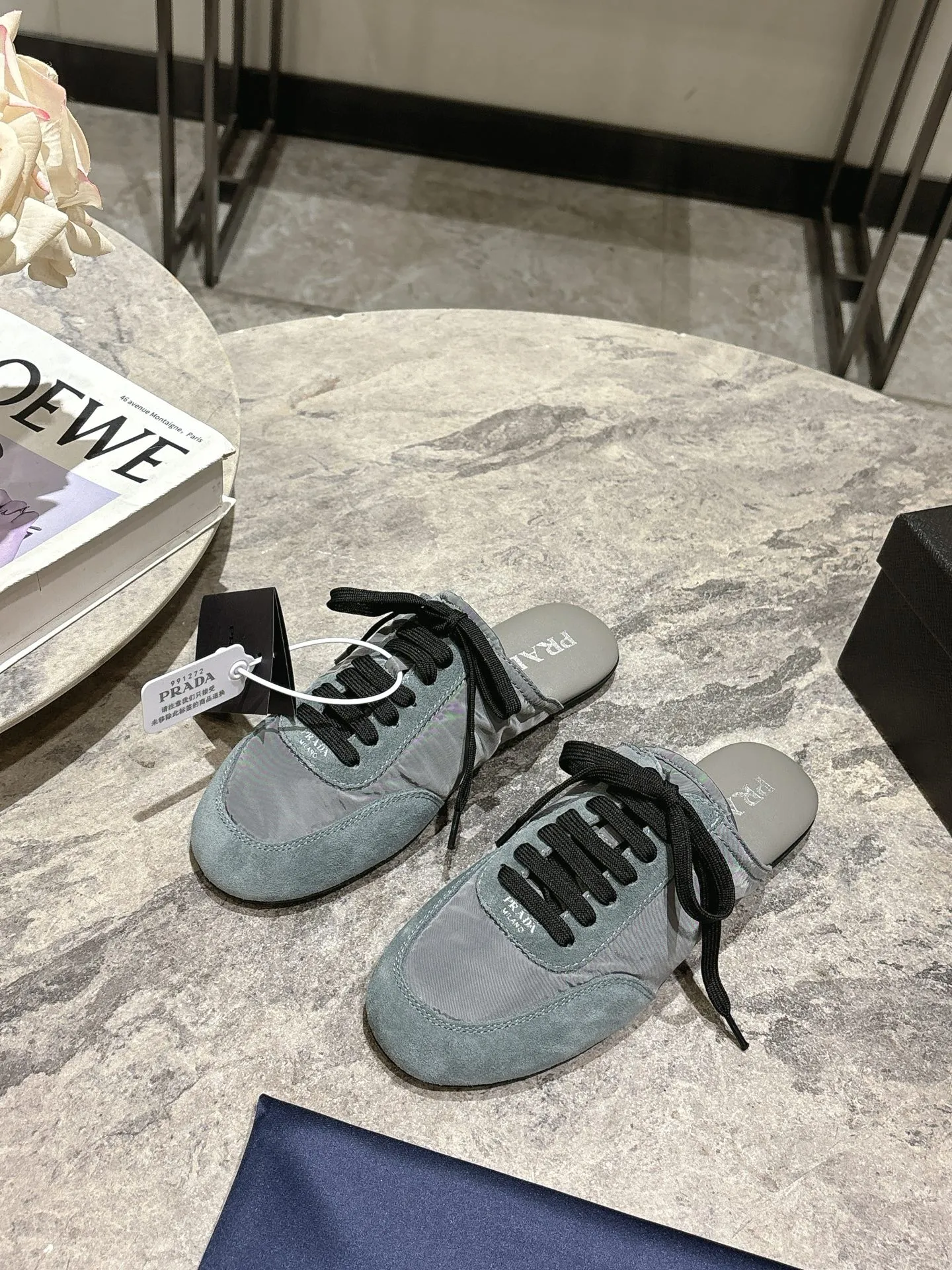 👟👟Ex-factory price 502👟👟 Prada Prada spring and summer show thin-soled moral training shoes for women. The 25ss show style item with the highest export rate. The suede upper has a texture, and the inner sheepskin is wrapped. It is soft and waxy. The insole is thickened with lambskin. It is extremely comfortable to step on, has a sense of support, and feels well wrapped. The shoe shape is full of wrapping, light, easy to wear and practical, a casual shoe, original molded rubber outsole Size: 35-39 (40 41 customized, non-refundable)